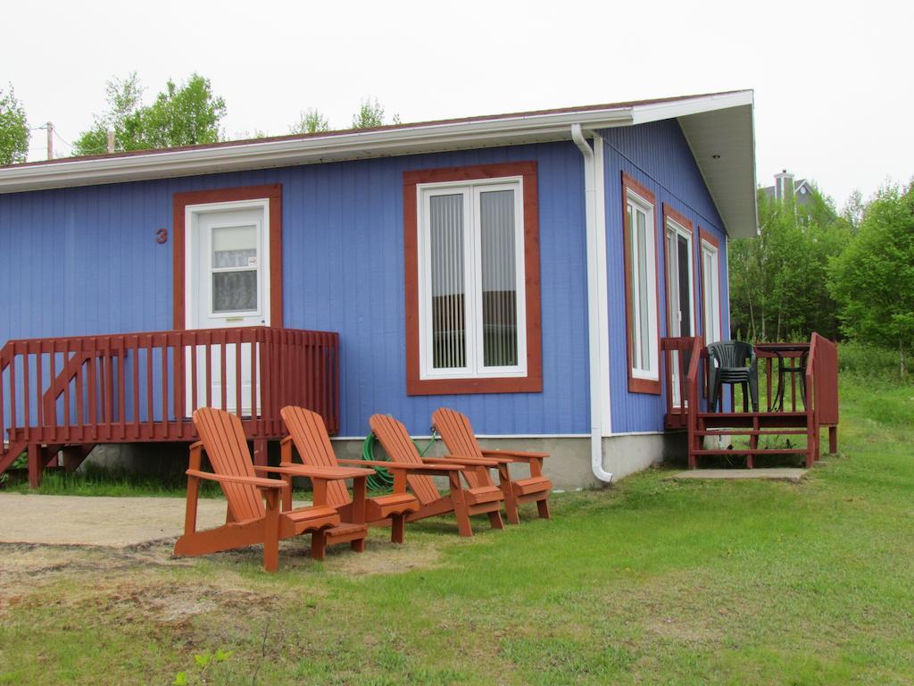 Les Chalets Au Bord De La Mer Les Escoumins Bilik gambar